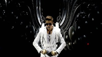 Justin Bieber swoops onto UK stage