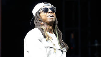 Lil Wayne returns to the stage after hospital discharge