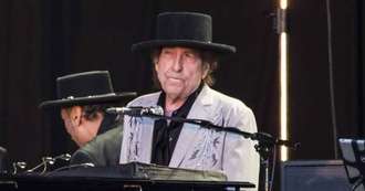 Bob Dylan breaks U.K. album chart records