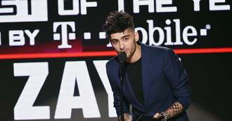 Zayn Malik teases live show performance in cryptic photo