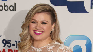 Kelly Clarkson's American Idol finale appearance close to baby's due date