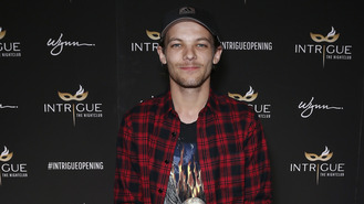 Louis Tomlinson 'continues to try and establish family unit'