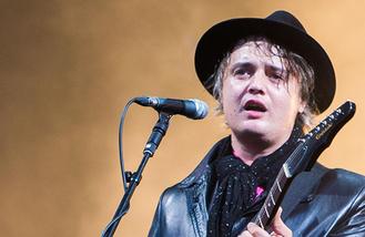 Liam Gallagher pinches Pete Doherty's bassist
