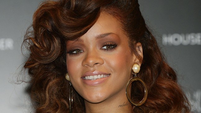 Rihanna gears up for plush NYE gig