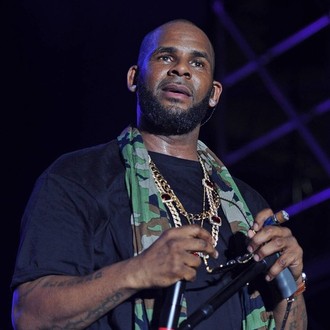 R. Kelly confirms he will not testify in child pornography trial