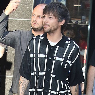 Louis Tomlinson forced to cancel album signings after breaking arm