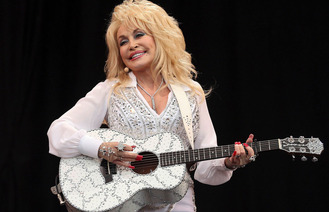 Dolly Parton to renew wedding vows