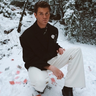Jamie Miller Takes On Taylor Swift for Number 1