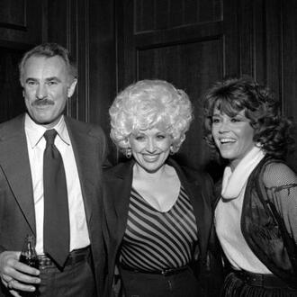 Jane Fonda Mourns Dolly Parton in Tribute